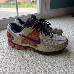 Zoom Vomero 5 Sneakers in Desert Khaki, Black, Size 9. HF1553-201